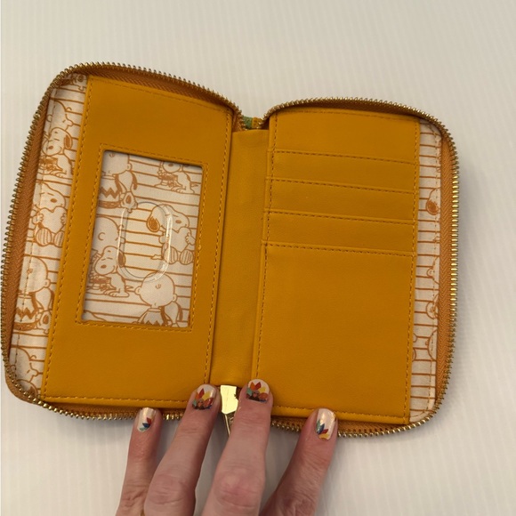Loungefly PEANUTS Charlie Brown and Snoopy Sunset Happiness Wallet - Picture 3 of 4